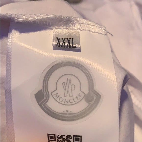 Moncler T-Shirt (authentic) - Picture 3 of 4